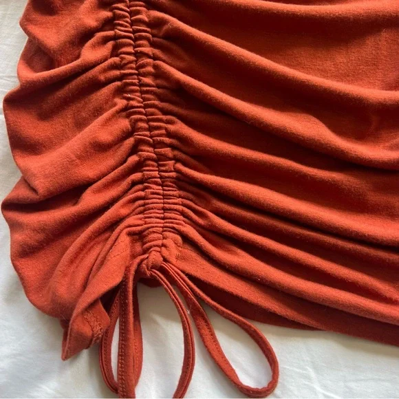 Sleeveless Ruched Rust Dress - Picture 4 of 8